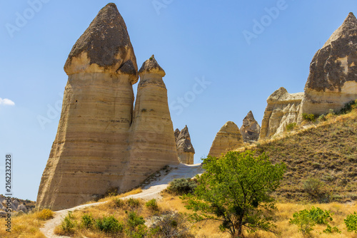 Foto Fairy chimneys in Love Valley, Cappadocia