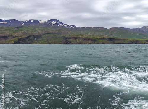 Obraz na plátně Skjalfandi Bay Ocean View and Mountains in Iceland