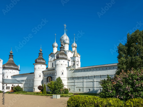 Bild auf Leinwand Novgorod Monastery Complex Against a Brilliant Blue Sky