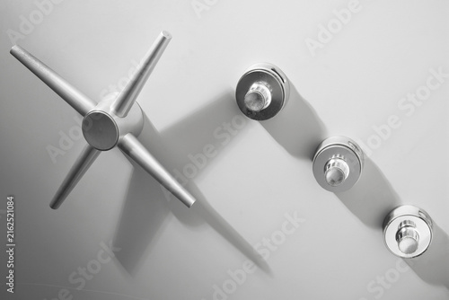 safe, vault door