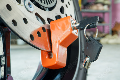 Foto Motorcycle Disc Brake Lock on Wheel Rotor for Vehicle Anti-Theft Security