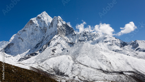 Obraz na płótnie Mount Ama Dablam as seen from the Everest Base Camp trek, Nepal