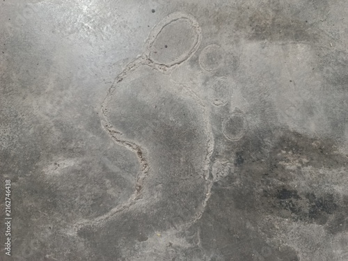 Obraz na plátně fA concrete floor surface featuring a distinct footprint impression, showing the outline of the heel, arch, and five individual toes embedded into the grey cement texture