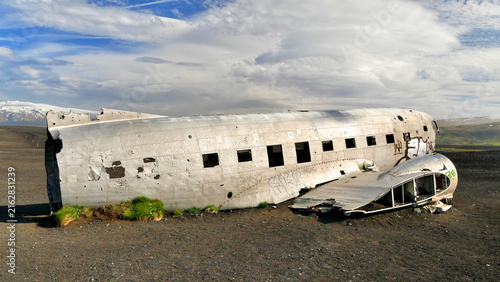Cuadro en lienzo Airplane wreck on the beach in Iceland, abstract scene in landscape