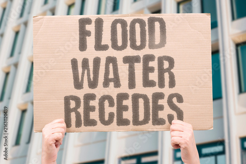 Fotografía "Flood Water Recedes" Storm waters start to lower after peak levels