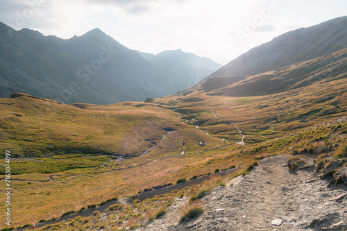 Vallée de montagne au coucher du soleil, Queyras