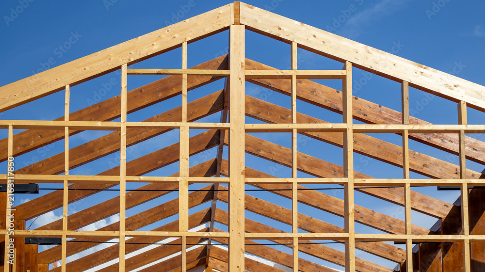 Fototapeta premium Armazón estructural para el tejado de una vivienda
