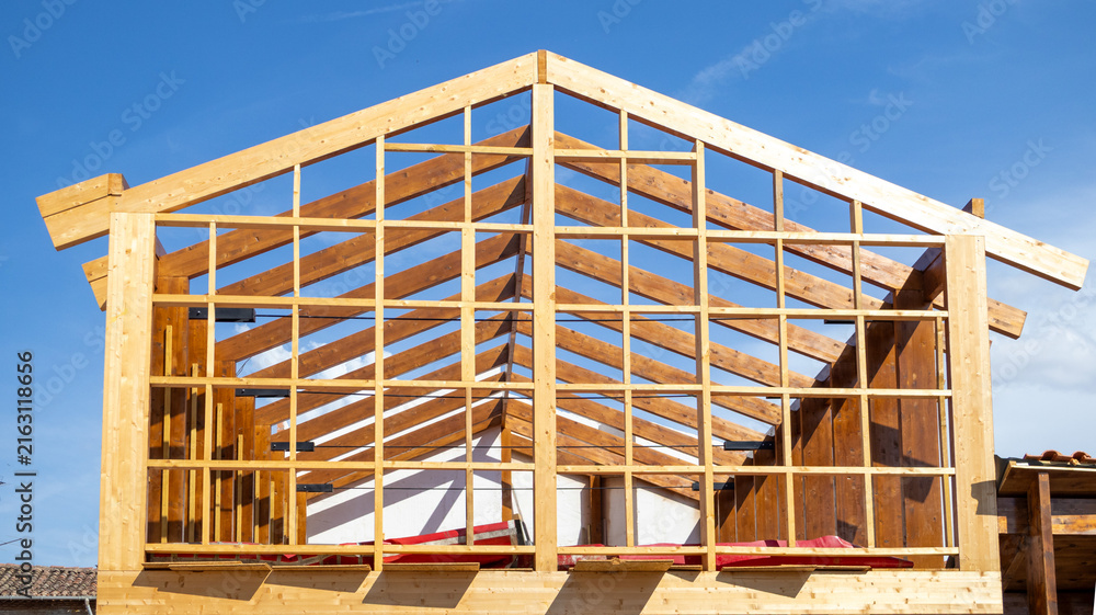 Fototapeta premium Armazón estructural para el tejado de una vivienda