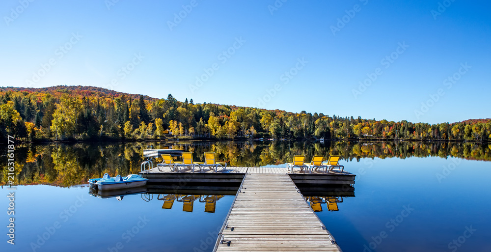 Naklejka premium Dock on Lac-Superieur, Mont-tremblant, Quebec, Canada