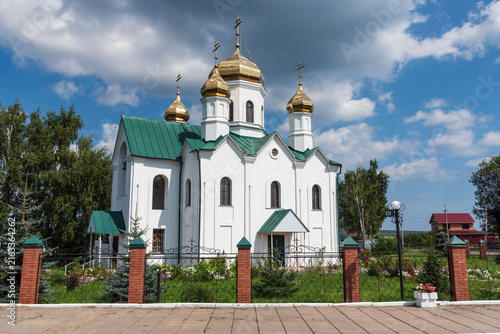 Cuadro en lienzo Church of the Resurrection of Christ in the village of Undory, Russia