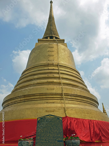 Photography golden stupa of Wat Saket temple in bangkok