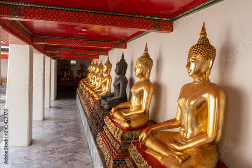 Photography Golden Buddha at the Grand Palace in Bangkok, Thailand