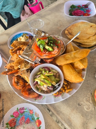 COMIDA, BOTANAS, MAR Y TIERRA
