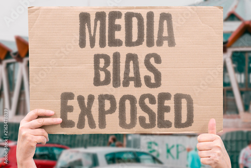 Foto "Media Bias Exposed" News outlets accused of partial reporting