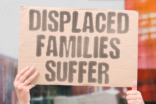 Bild auf Leinwand "Displaced Families Suffer" Sudanese townspeople face hunger and illness