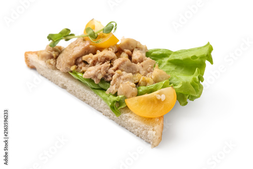 Canvas Print Tasty sandwich with cod liver, lettuce and tomatoes isolated on white background