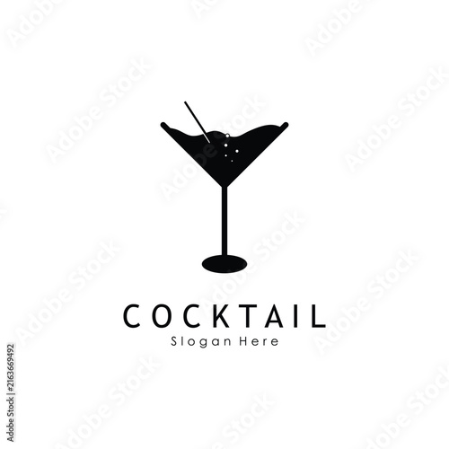 Minimalist Design for a Fresh Cocktail