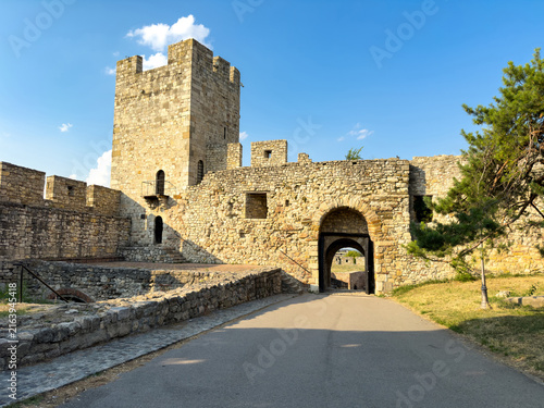Fotografía Despot Gate and Castellan Tower inside historic Belgrade Fortress, Serbia