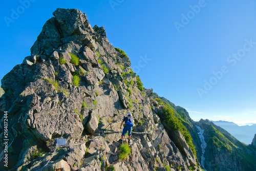 Obraz na płótnie 北アルプスの剱岳、前剱の門にある岩場と登山者