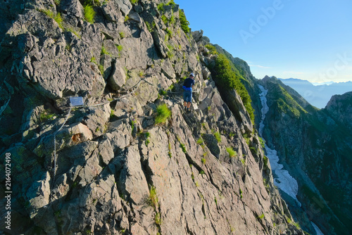 Obraz na płótnie 北アルプスの剱岳、前剱の門にある岩場と登山者