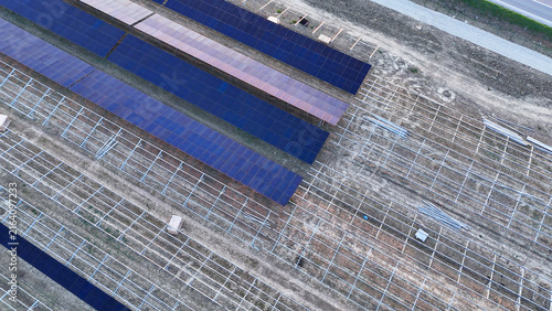 Фотография Po Valley solar farm showing rows of installed photovoltaic panels and numerous