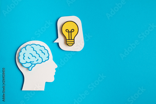 Canvastavla Head silhouette with brain and light bulb idea concept