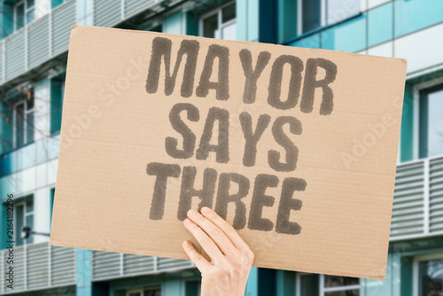 Fotografie "Mayor Says Three" The mayor says three words