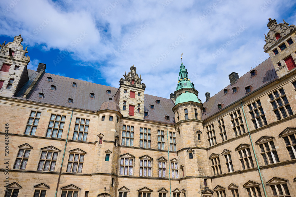 Obraz premium Courtyard view of Kronborg Fortress in Denmark, known as Hamlet's Castle.