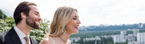 Fotografie A couple joyfully embraces their future together, filled with love and hope, ban