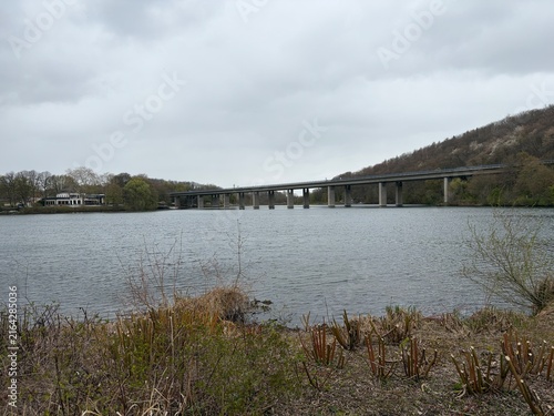 Принти на полотні Blick auf die Autobahn A 46 die bei Iserlohn im Sauerland direkt über den Seiler