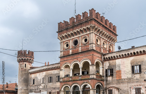 Fotografía Avondo Castle, a historic fortified building dating back to the 15th century, lo