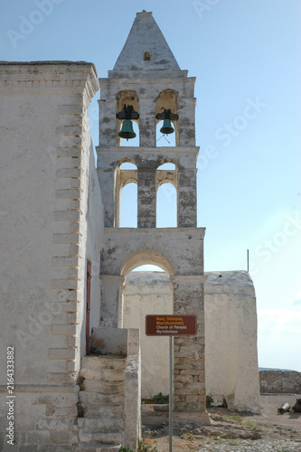 Foto Traditional historic whitewashed stone bell tower of the Church of Panagia Myrti