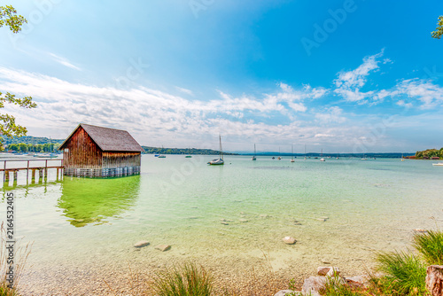 Foto sunny day at Lake Ammersee in Bavaria, Germany, Europe