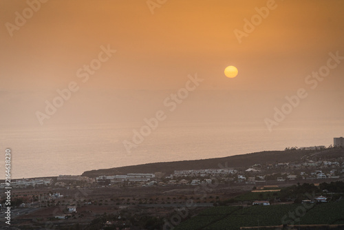 Obraz na plátne Stunning sunset over the ocean in Costa Adeje, Tenerife with golden hues