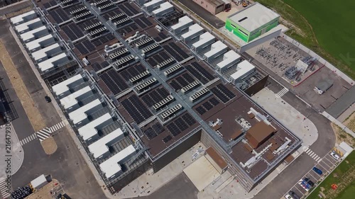 Aerial perspective of a modern data center campus representing the physical infrastructure behind cloud services, artificial intelligence and high performance computing in Italy.