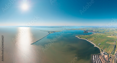 Fotografía Panorama across Gouwzee from Volendam toward Marken
