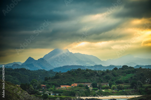 Canvastavla Rayos de sol entre las nubes