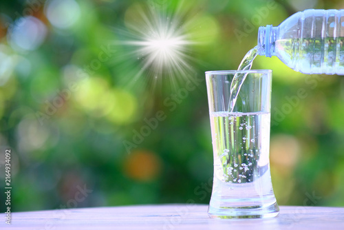 Quadro su tela glass of water