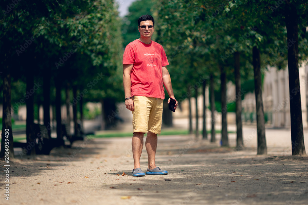 Obraz premium young man jogging in park