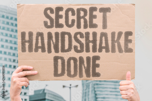 Fotografía "Secret handshake done" Covert handshake completion