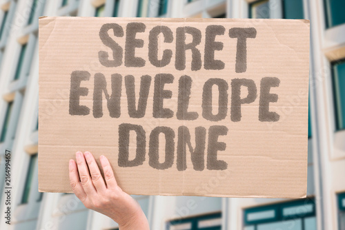 Cuadro en lienzo "Secret envelope done" Covert envelope transaction completion