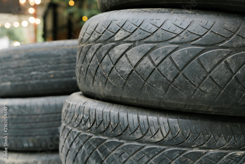 Cuadro en lienzo Stacked old tire rubber wheel worn background tread pattern dark surface industr