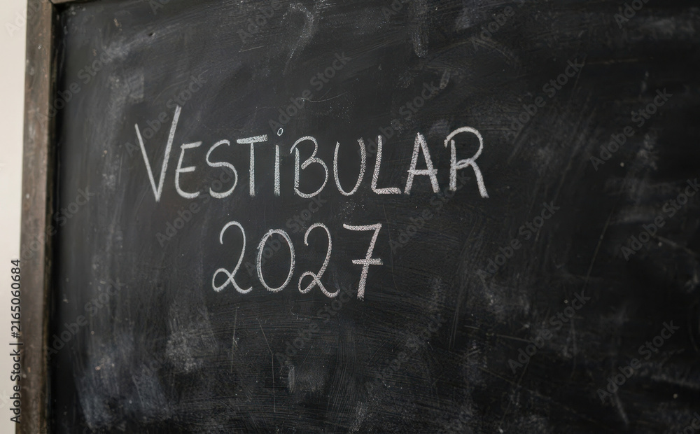 © velikiyzayats - Vestibular 2027 escrito a giz na lousa escolar para educacao e planejamento de provas