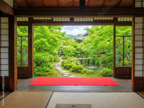 Fototapeta 新緑美しい日本庭園を室内から望む絶景和風空間