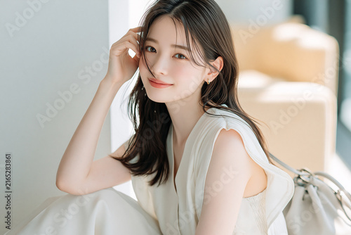 健康的で美しい肌と髪の女性のポートレート