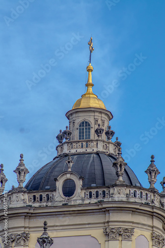 Cuadro en lienzo LVIV, UKRAINE - AUGUST 21, 2026: A diverse collection of architectural details and urban nature scenes from the city