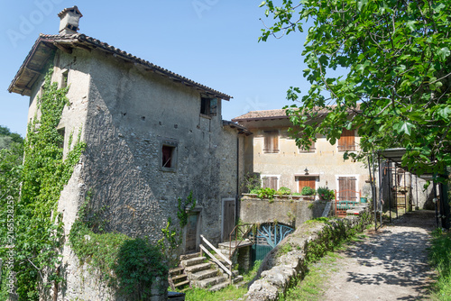 Campo, a secluded hamlet on Lake Garda, offers a timeless atmosphere, stone houses, narrow paths and breathtaking views over the lake and surrounding mountains.
