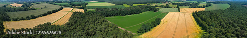 Foto Panoramic agricultural land and natural landscape