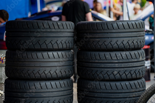 Konstfotografi Competition drift tires featuring shallow directional grooves and high-grip rubb