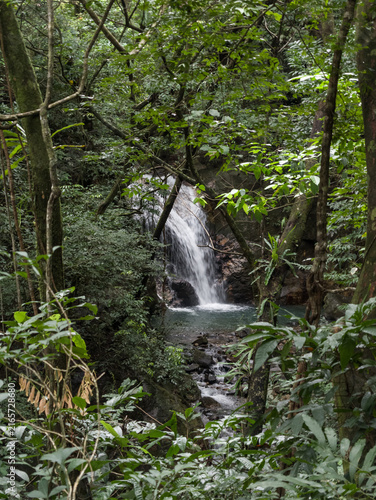Recorrido entre montañas y rios en Panama